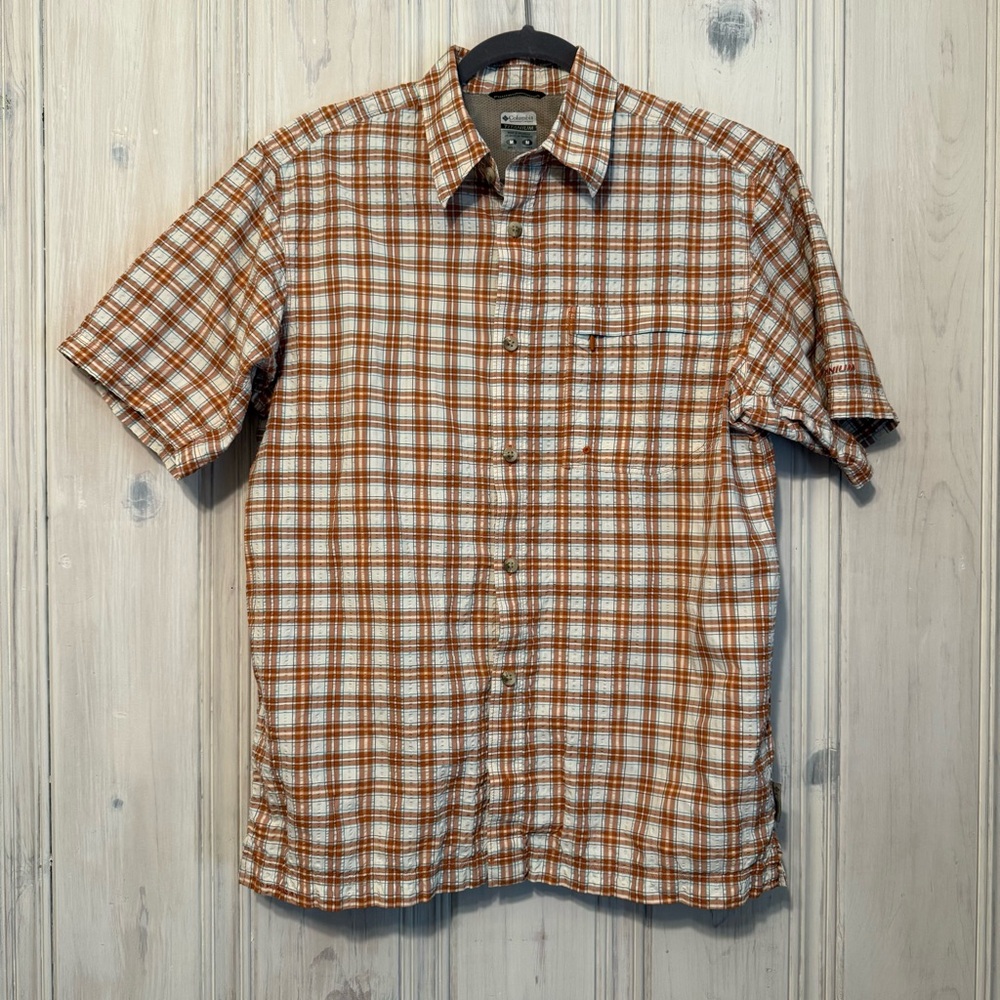 Columbia Titanium Men’s Short-Sleeve button down shirt size Medium
